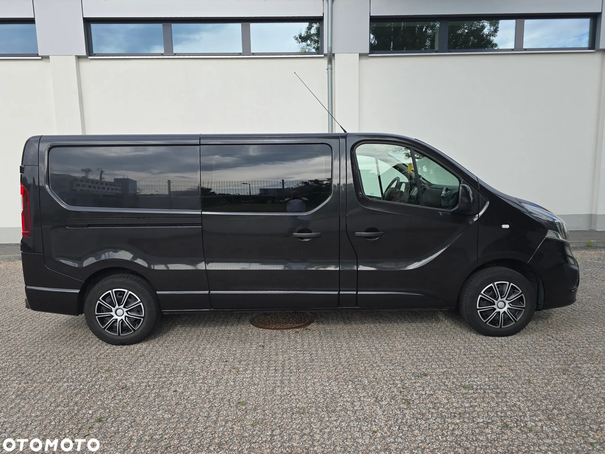 Opel Vivaro L2H1 2,9t Elegance - 3