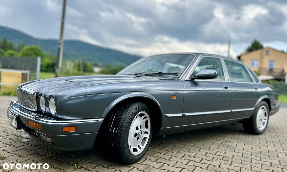 Jaguar XJ - 10