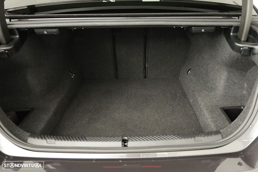 BMW 520 d Pack Desportivo M - 29