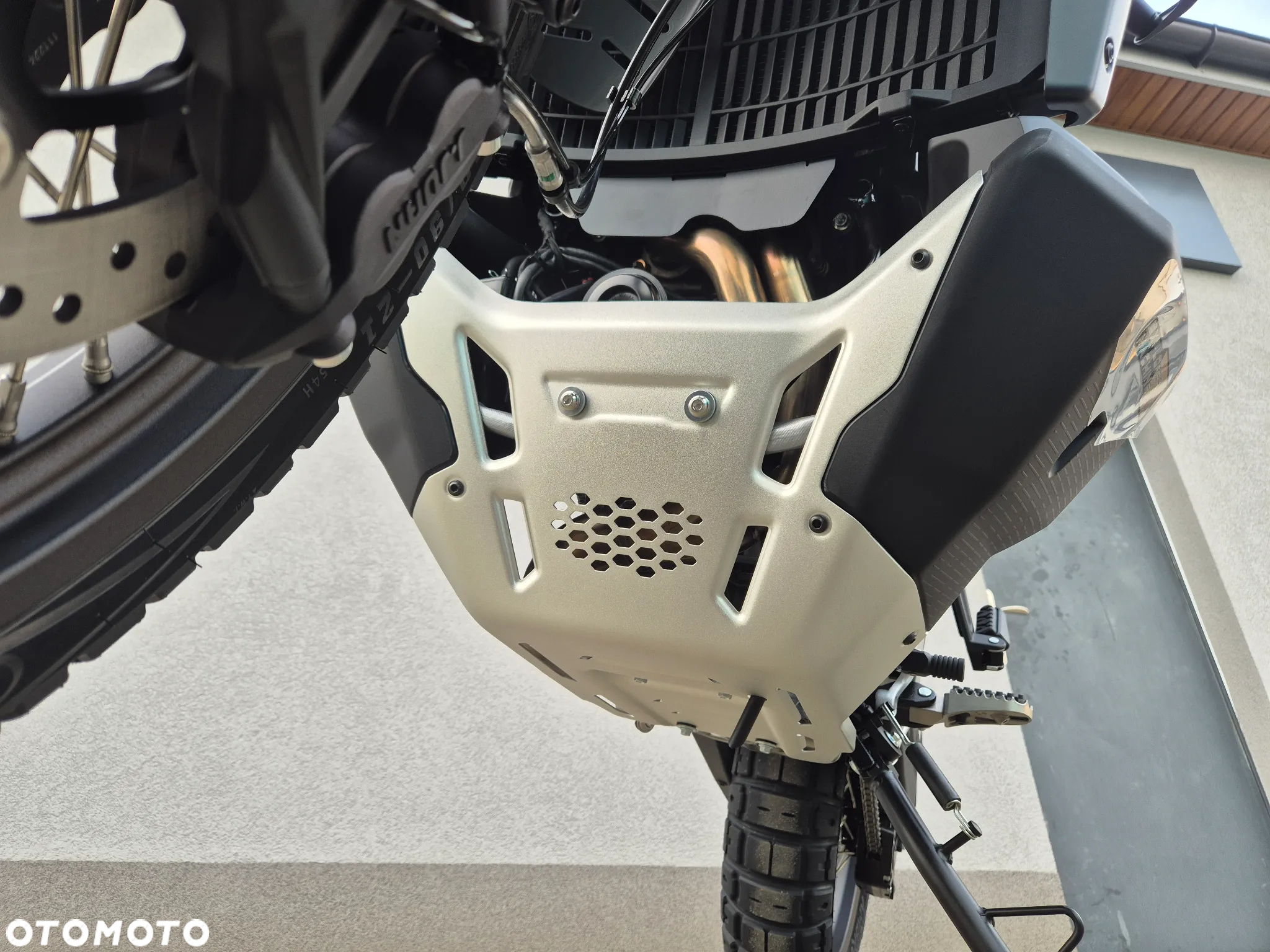 CFMoto MT - 7