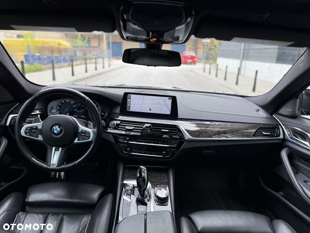 BMW Seria 5 M550i xDrive - 21