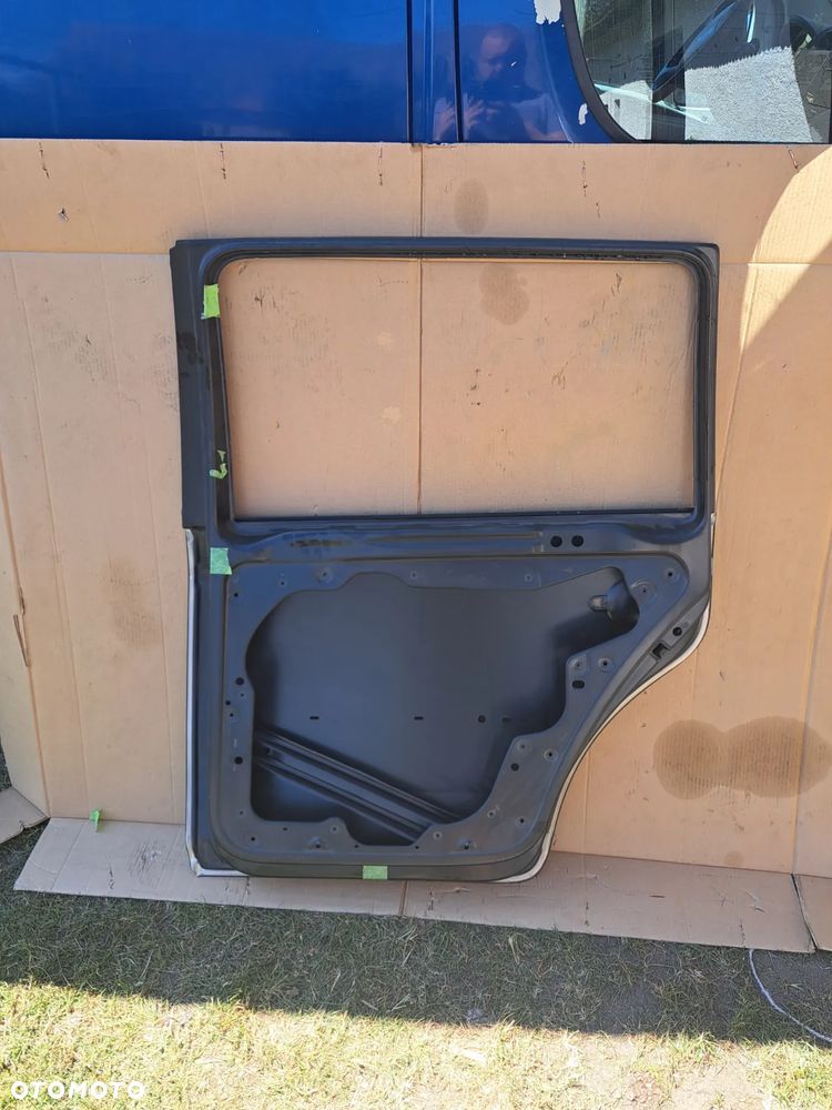 Drzwi prawe tył tylne Volkswagen Touran I 1T 2003 2004-2014 Drzwi prawy tył tylne Volkswagen Touran I 1T 2003-2014 2004 2005 2006 2007 2008 2009 2010 2011 2012 2013 - 7