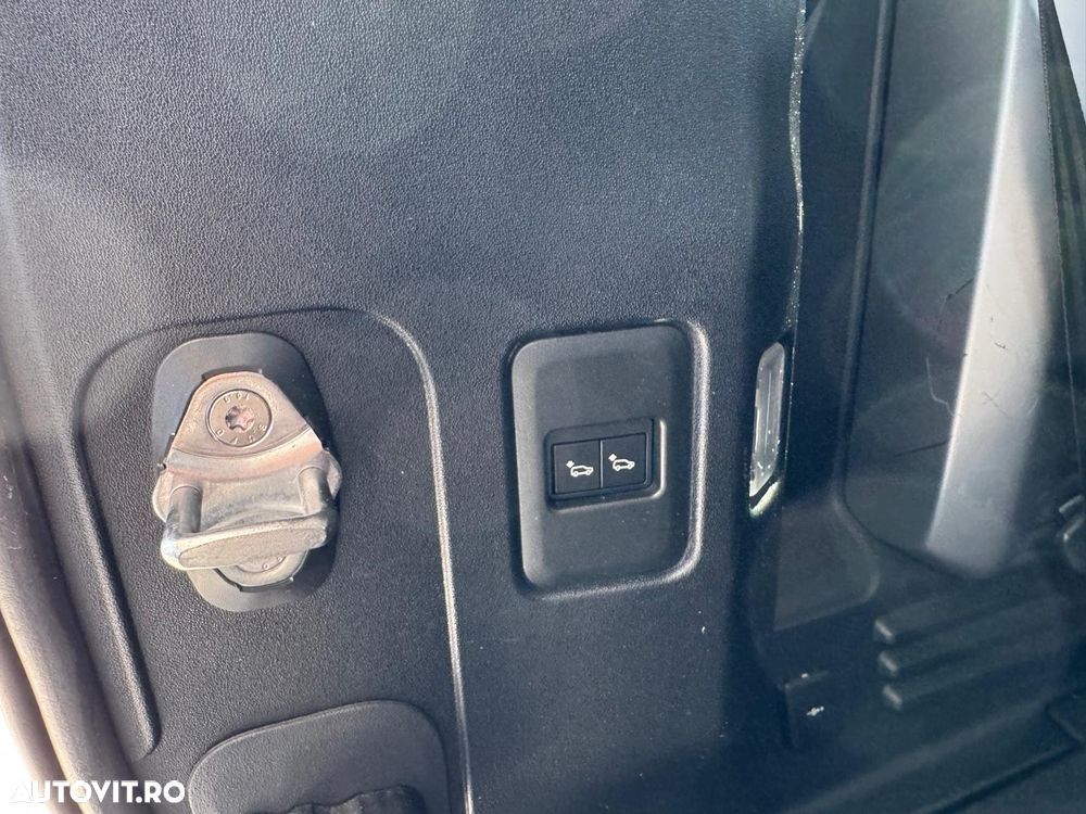 Land Rover Defender 110 2.0L D200 HSE - 15