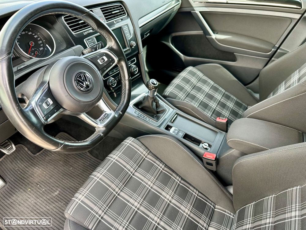 VW Golf 2.0 TDI GTD - 6