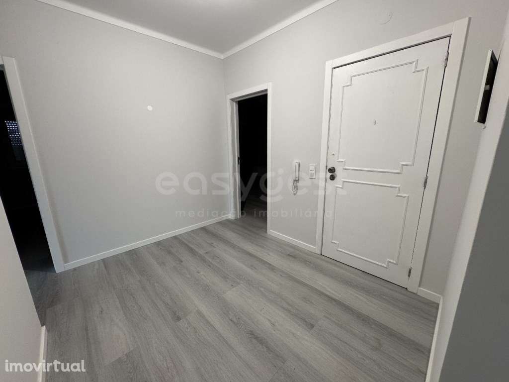Apartamento T3 totalmente remodelado, que combina funcionalidade e ... - Grande imagem: 5/28