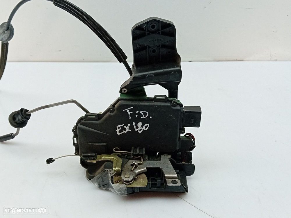 Fechadura / fecho porta frente direito VOLKSWAGEN Passat (3B3) - 1