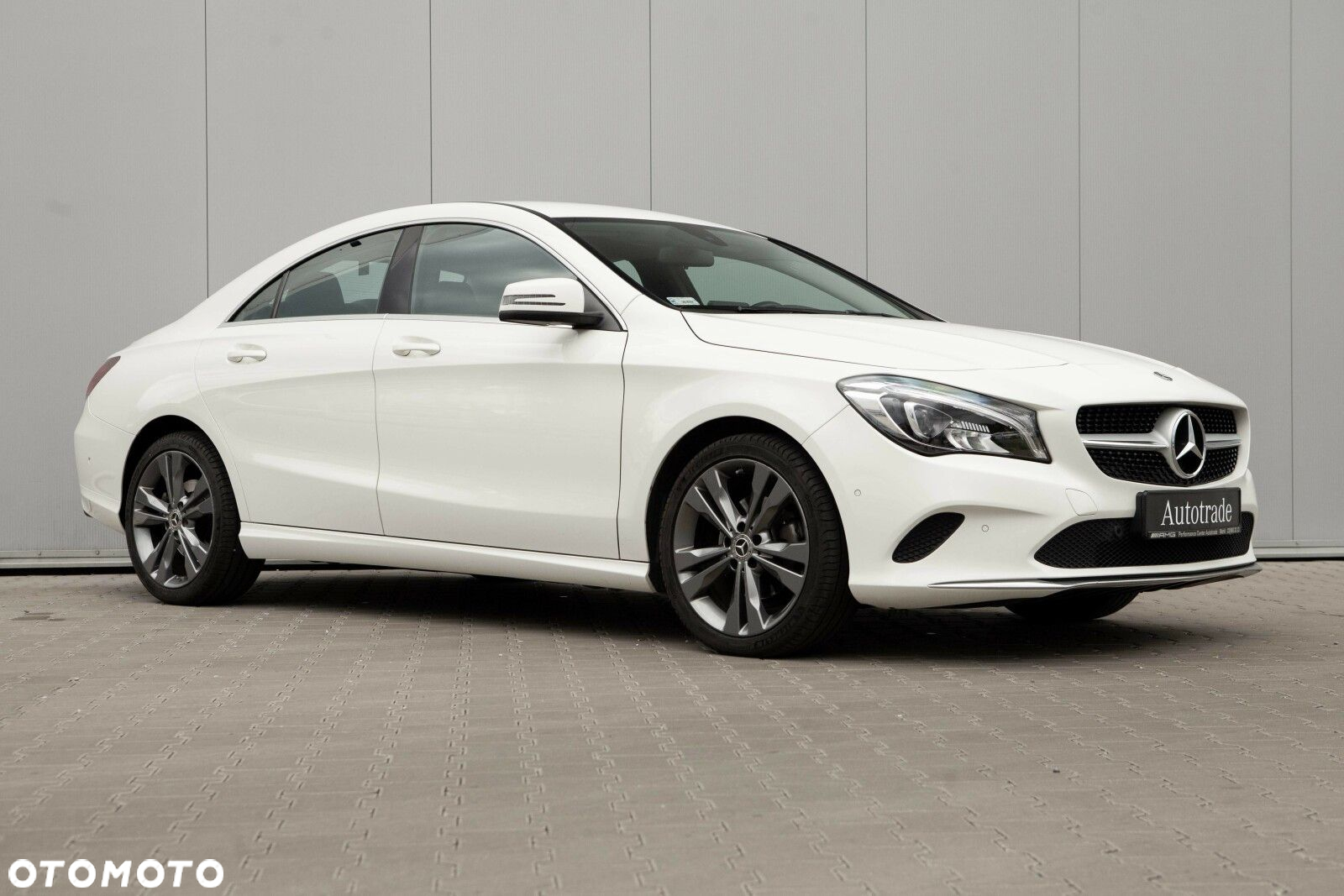 Mercedes-Benz CLA 180 7G-DCT - 3