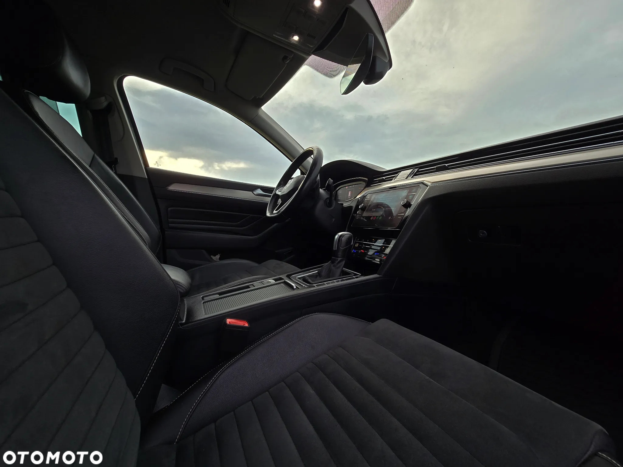 Volkswagen Passat 2.0 TDI Elegance DSG - 14