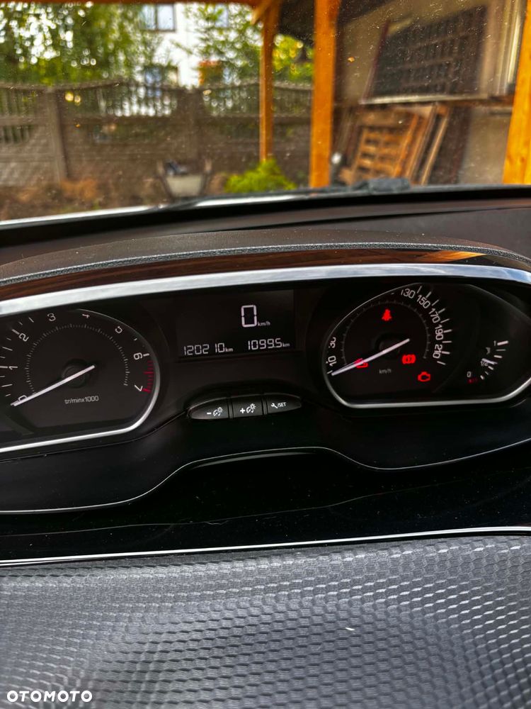 Peugeot 2008 - 8