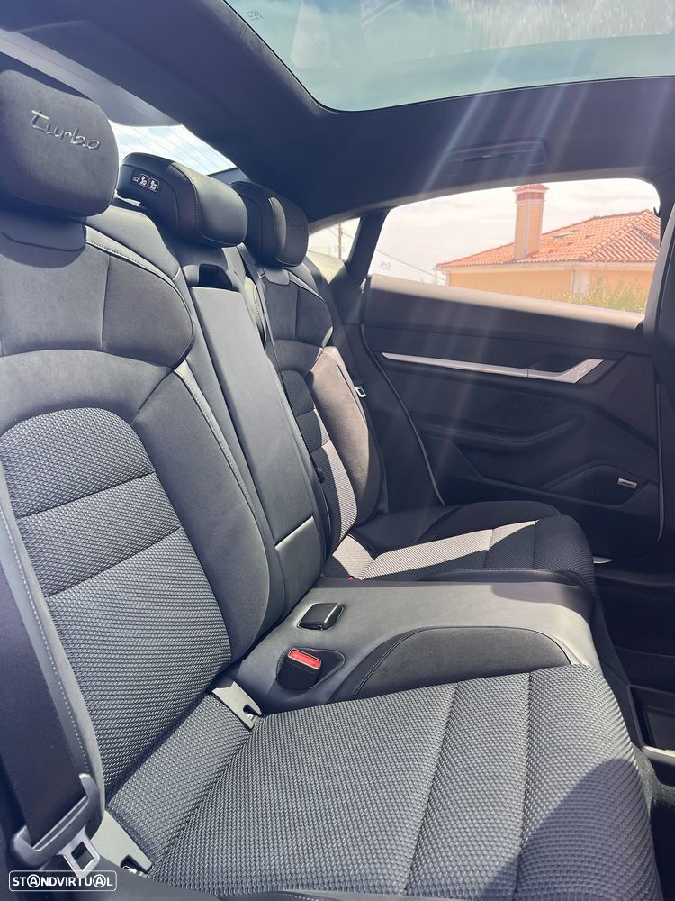 Porsche Taycan Turbo - 34