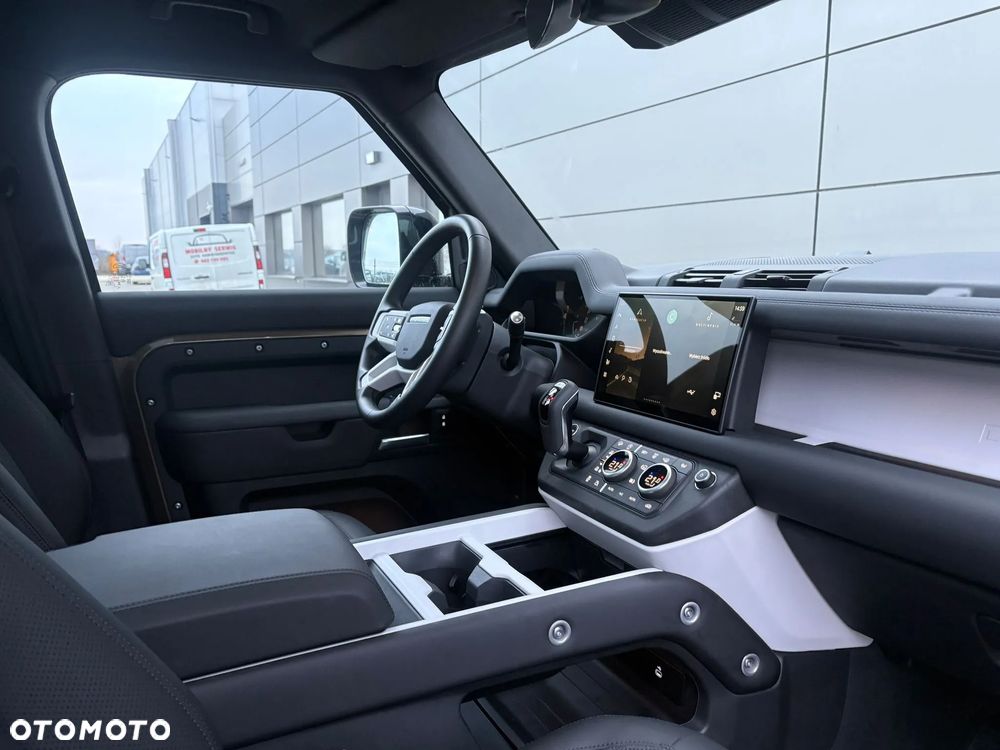 Land Rover Defender - 7