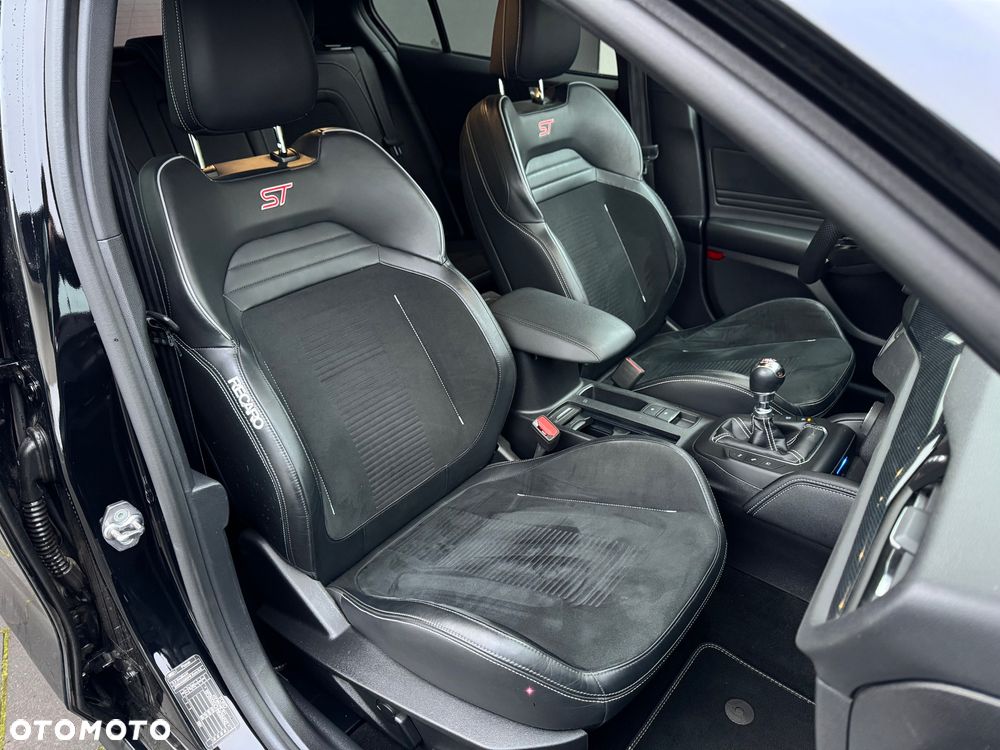 Ford Focus 2.3 EcoBoost ST - 18