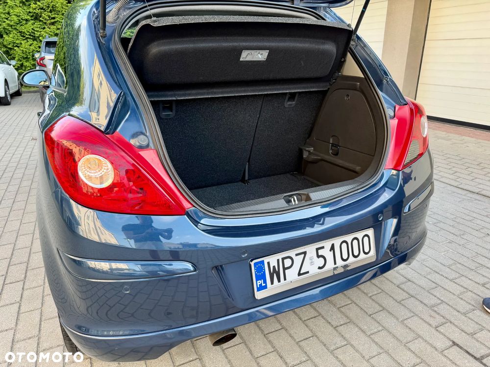 Opel Corsa 1.4 16V Cosmo - 8