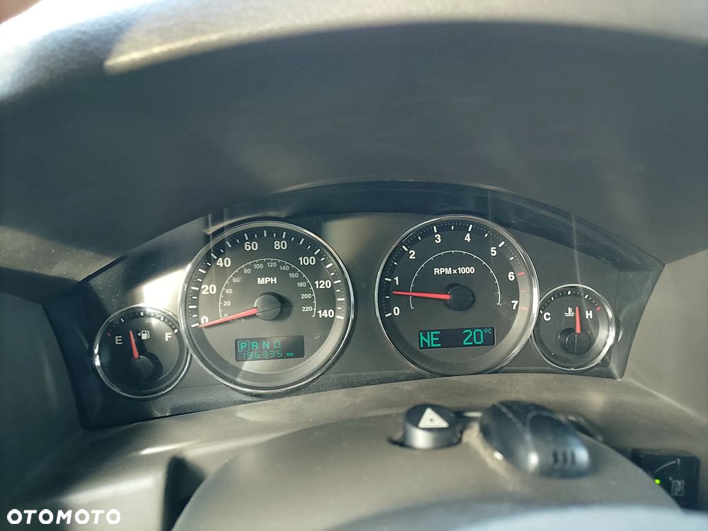 Jeep Commander 3.7 V6 - 25