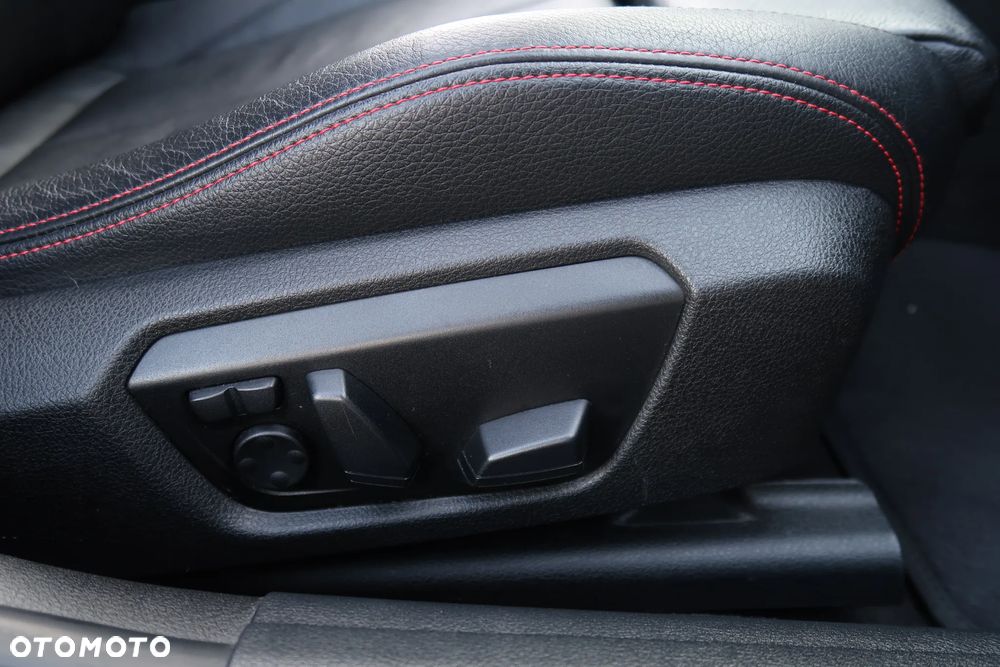 BMW Seria 3 335i xDrive M Sport - 38