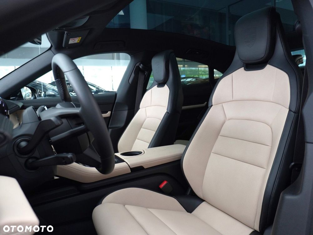 Porsche Taycan 105kWh 4S Black Edition - 32