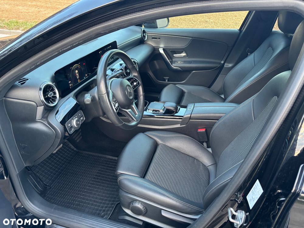 Mercedes-Benz Klasa A 180 7G-DCT Progressive - 19