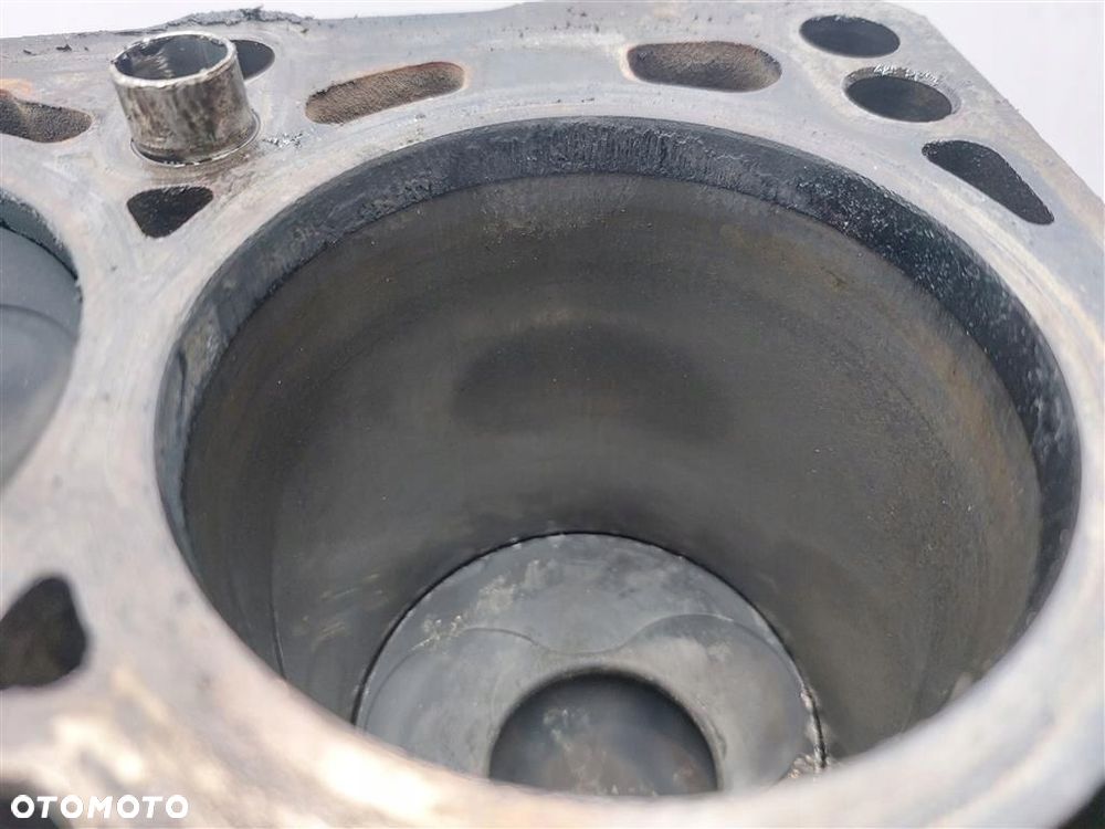 Blok silnika WAŁ KORBOWÓD TŁOK VW Golf Plus  1.9TDI 105 KM KOD: BXE - 8