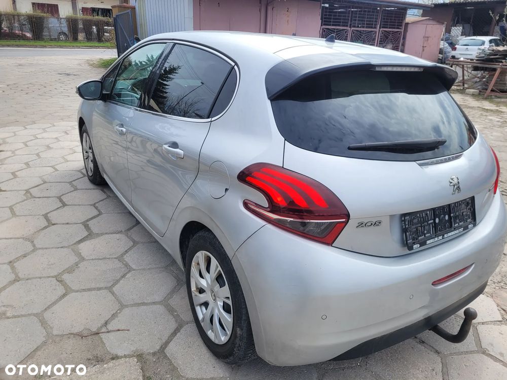 Peugeot 208 - 5