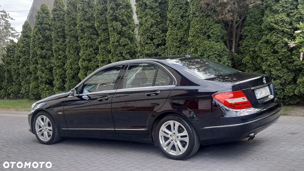 Mercedes-Benz Klasa C 180 CGI BlueEFFICIENCY Avantgarde - 8