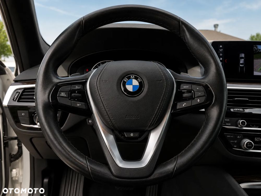 BMW Seria 5 530i xDrive Sport Line - 23