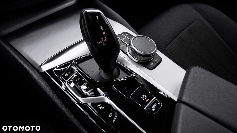 BMW Seria 5 520d xDrive mHEV - 26