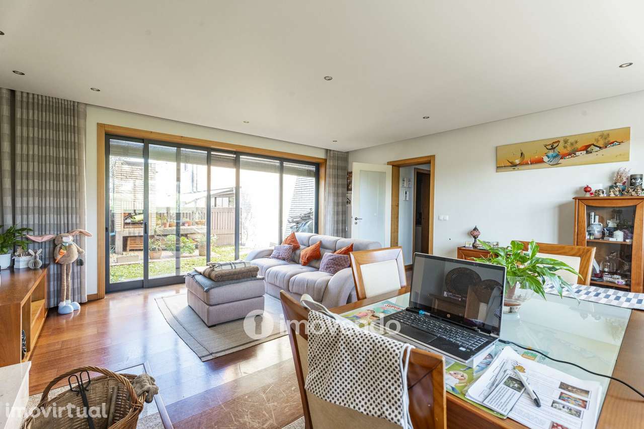 Moradia T3 moderna, com garagem e jardim, em Custóias, Porto - Grande imagem: 2/45