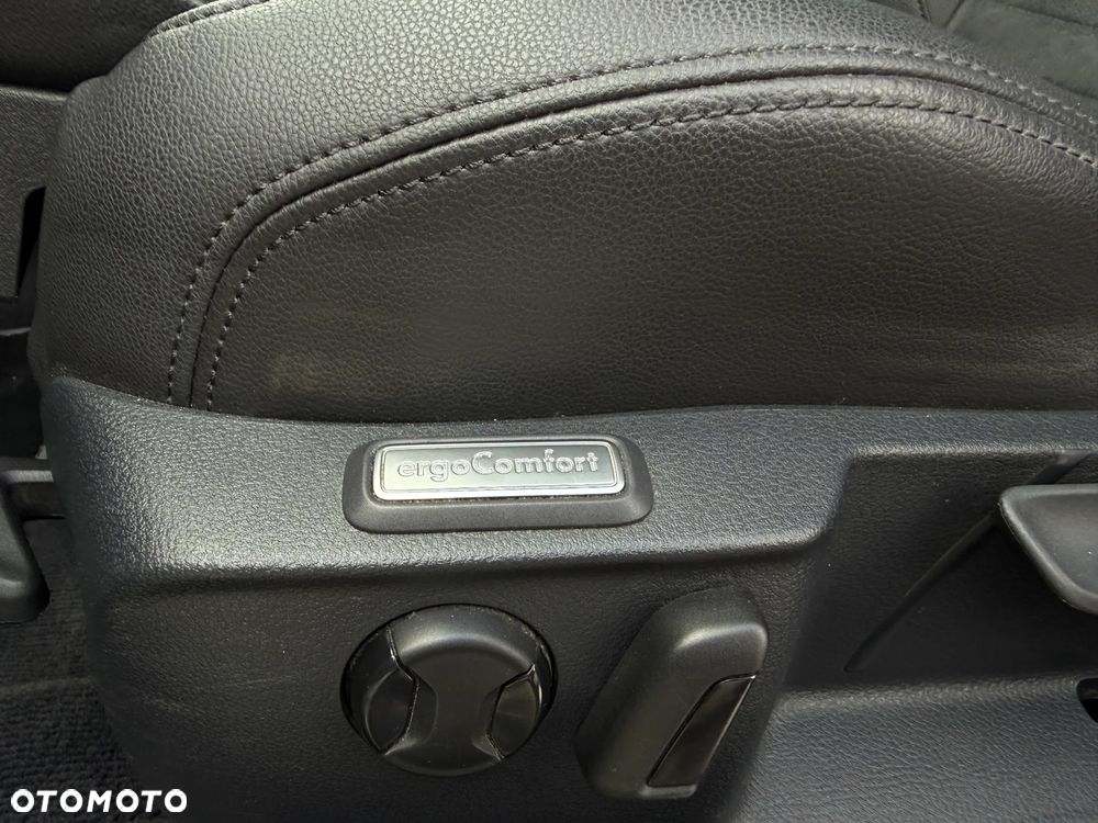 Volkswagen Passat - 12