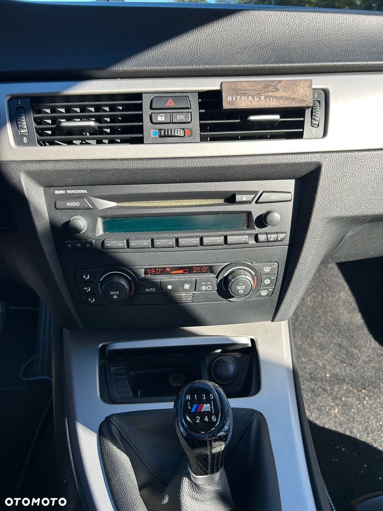 BMW Seria 3 325i - 24