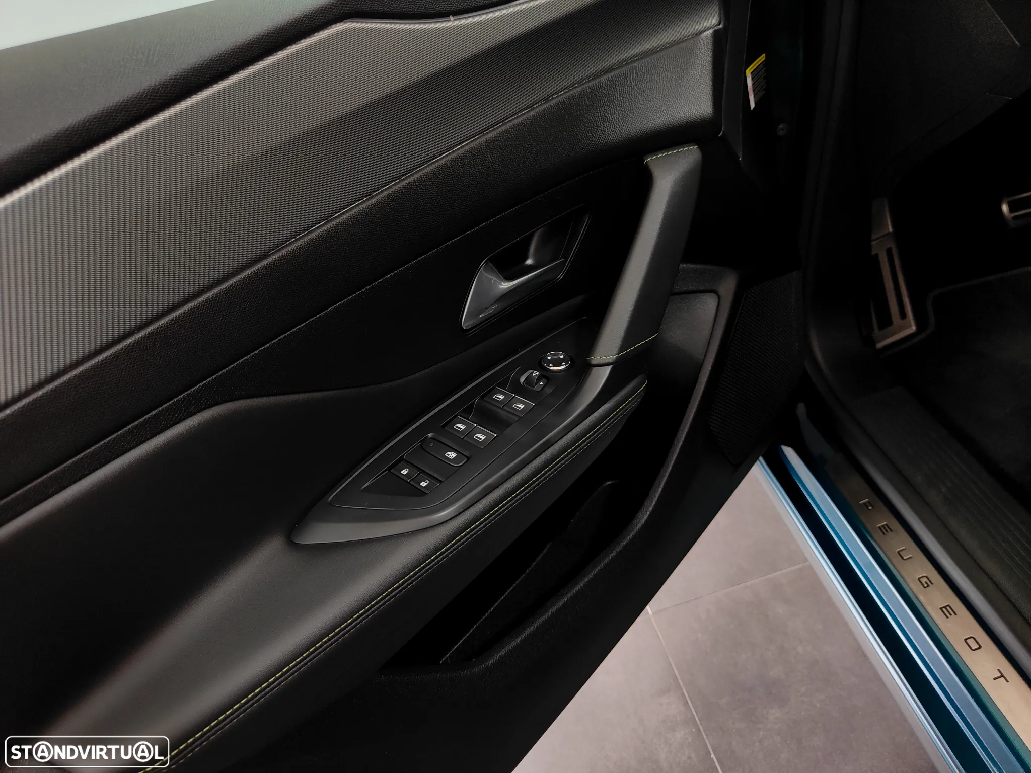 Peugeot 408 1.6 Hybrid GT e-EAT8 - 31