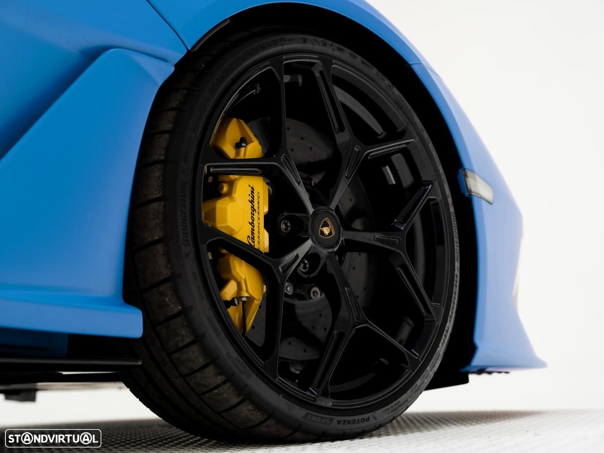 Lamborghini Revuelto - 9