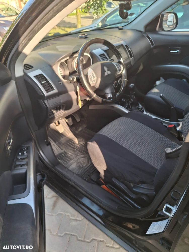 Mitsubishi Outlander - 3