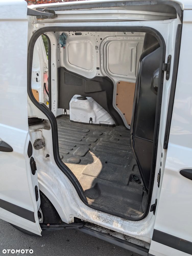 Ford Transit Courier - 17