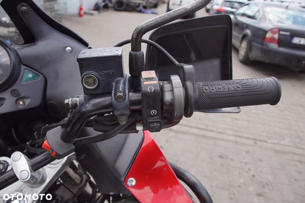 Motocykl na części - Honda XL1000 Varadero 996 cm3 94 KM SD01E 2001R Silnik Skrzynia Laga Owiewka Osłona Szyba Kufer Siedzenie Set Lampa Kierunkowskaz Wydech Manetka Sterownik Moduł Czujnik Licznik Przycisk - 12