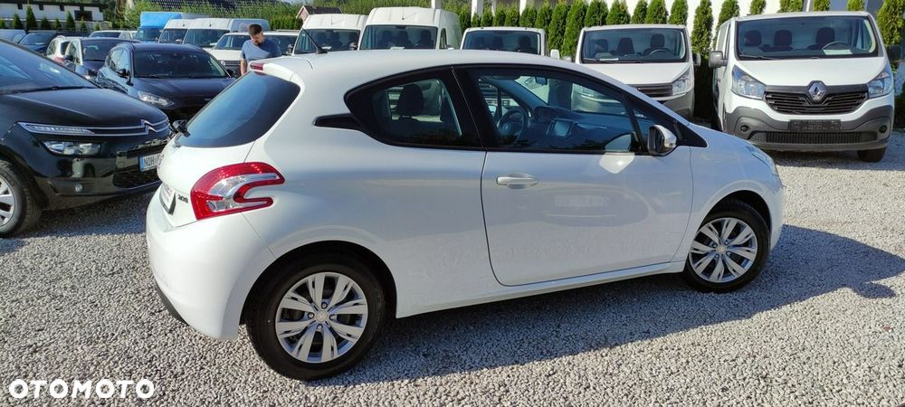 Peugeot 208 - 18