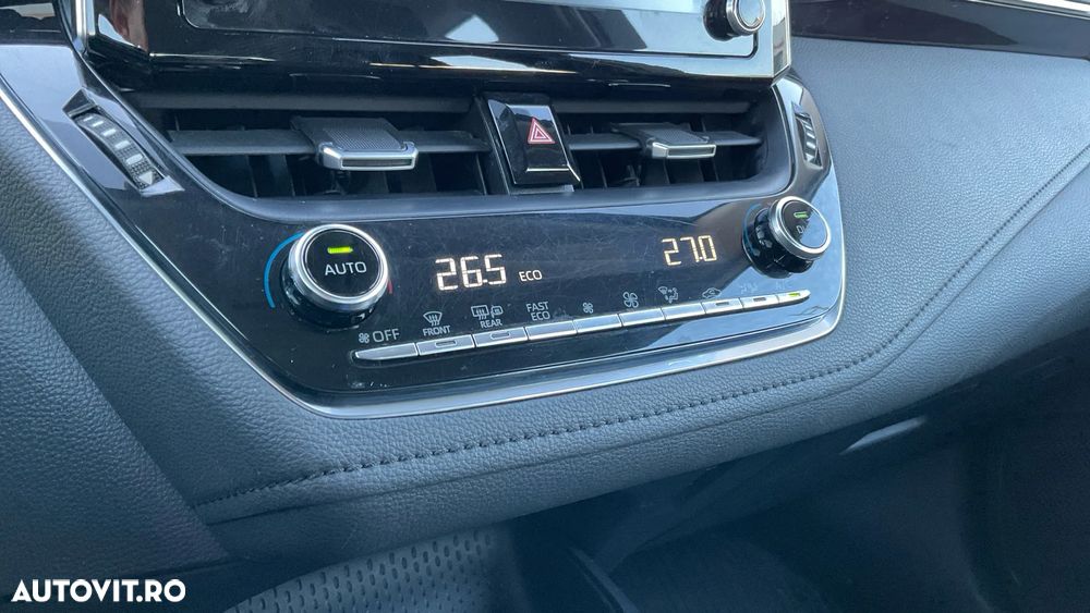 Toyota Corolla Sedan 1.8 HSD Business - 12