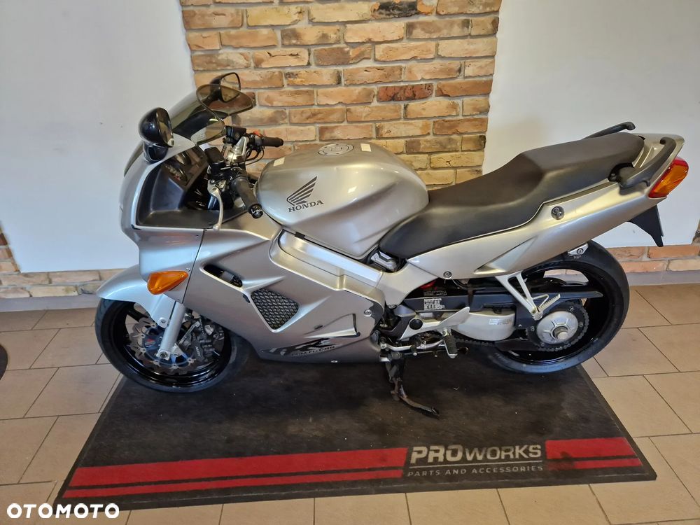 Honda VFR - 9
