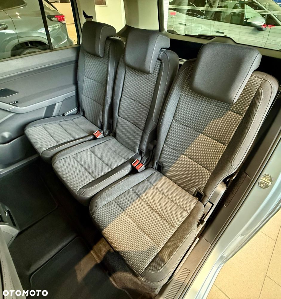 Volkswagen Touran - 12