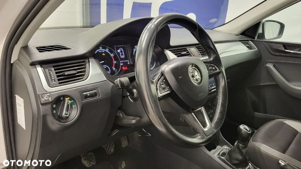 Skoda RAPID - 12