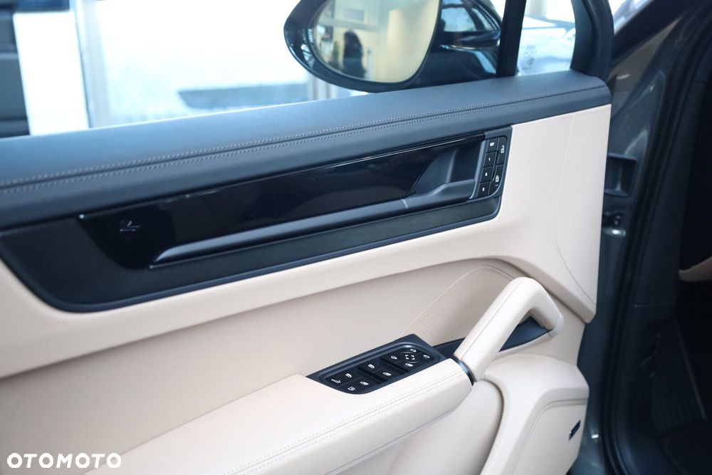 Porsche Cayenne - 15