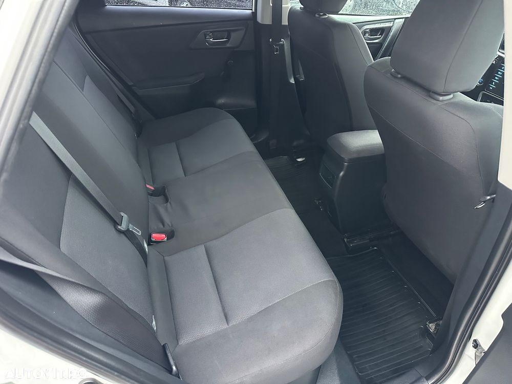 Toyota Auris 1.8 L VVT-i Hybrid Sol + - 8