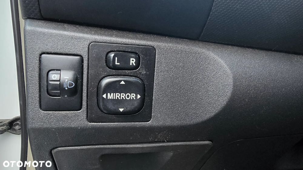 Toyota Yaris 1.4 D-4D Prestige - 25