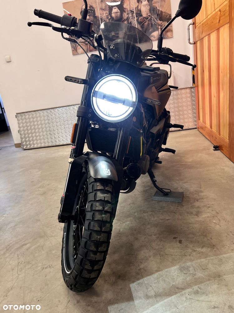 Husqvarna Svartpilen - 26