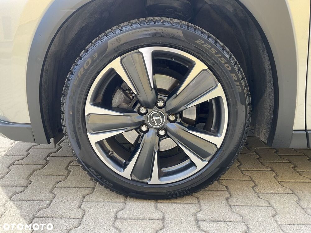 Lexus UX - 32