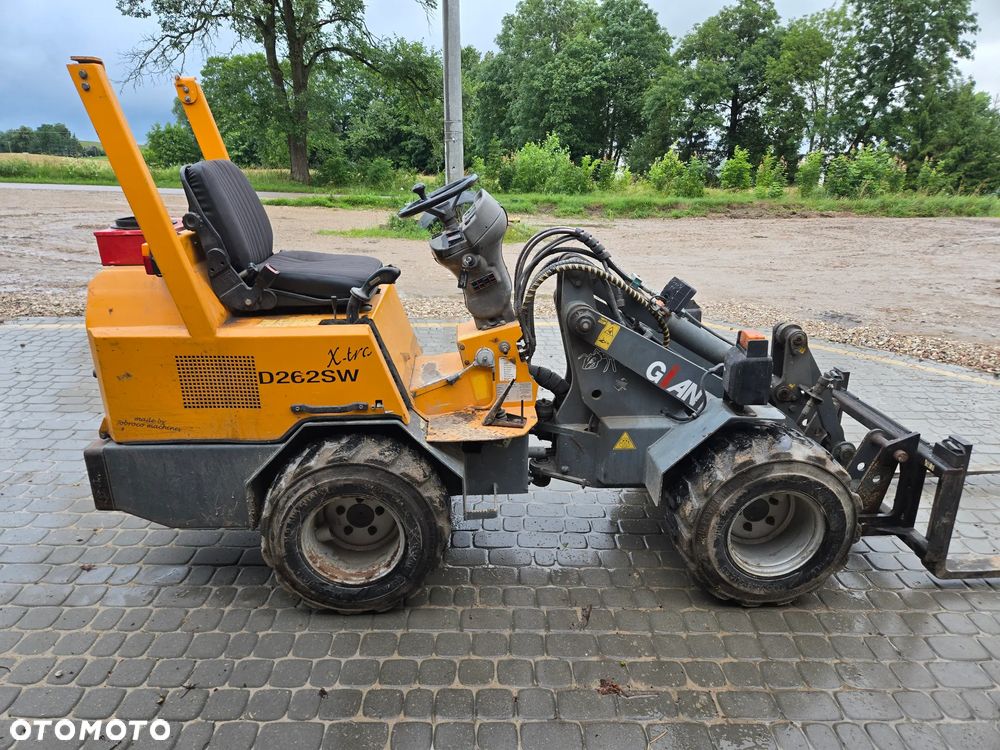 Giant D-262 X-tra Mini ładowarka przegubowa - 4