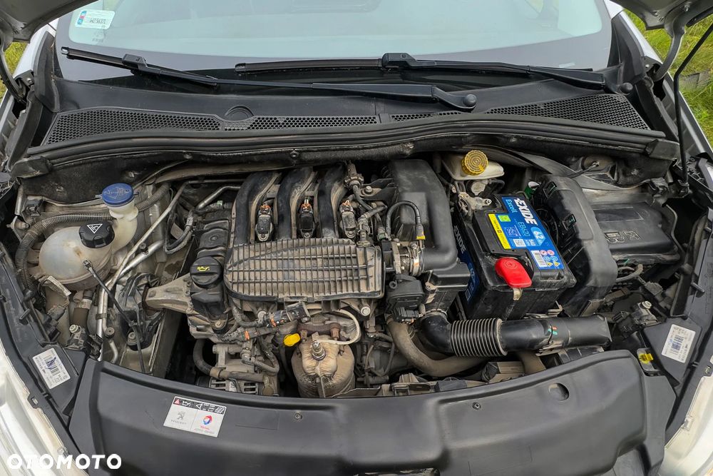 Peugeot 208 1.2 PureTech Allure - 19