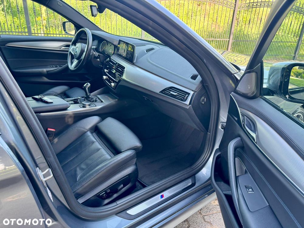 BMW Seria 5 520d M Sport - 16