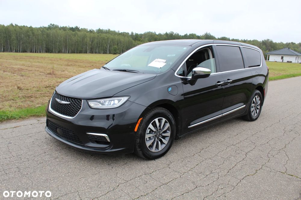 Chrysler Pacifica - 1