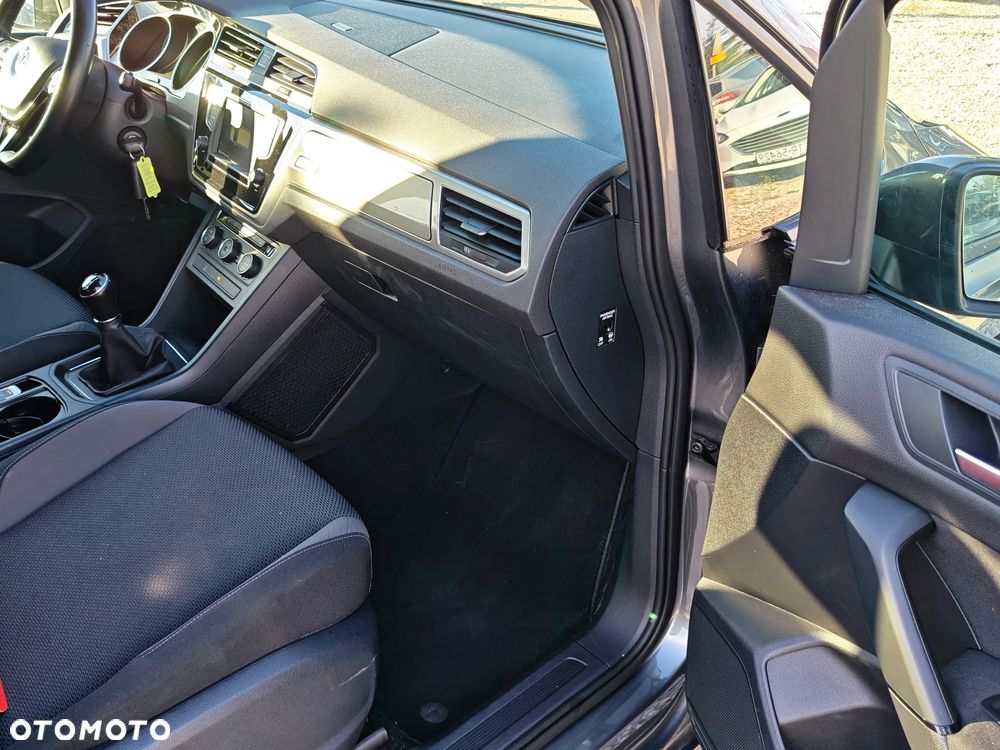 Volkswagen Touran 1.6 TDI SCR (BlueMotion Technology) Comfortline - 24