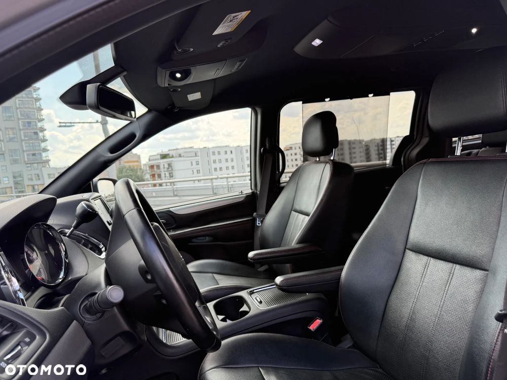 Dodge Grand Caravan - 8